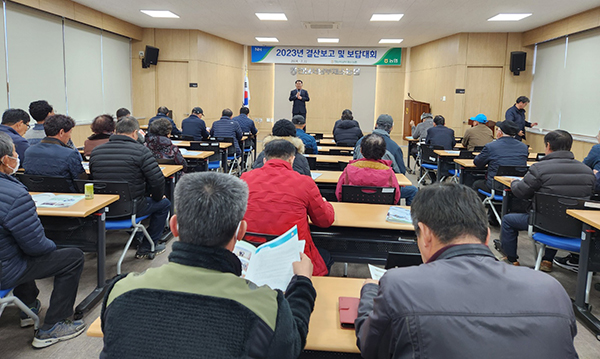 전남서남부채소농협은 지난달 22일 조합원을 대상으로 양파 월동기 재배 관리 및 시비, 병해충, 미생물 등에 대한 교육을 본점 회의실에서 개최했다.