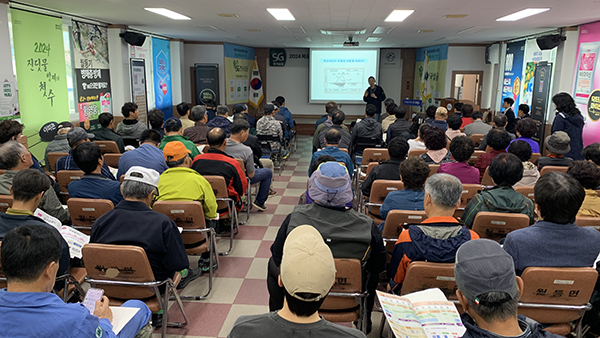 SG한국삼공는 지난 8~12일까지 前복숭아연구소 김임수 소장을 초청, 최근 급증하고 있는 복숭아 세균구멍병 방제를 위한 초청 강연회를 실시했다.