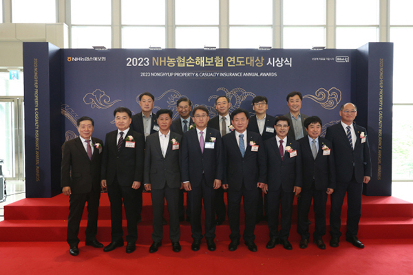안성원예농협, 한국화훼농협이 NH농협손해보험 연도대상을 수상했다.