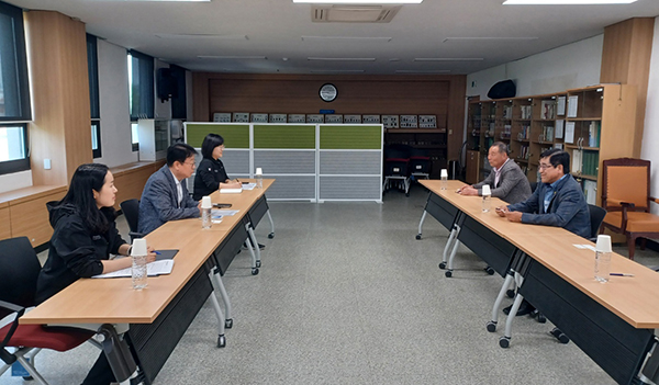 한국화훼자조금협의회는 농림축산검역본부 지역본부를 방문해 간담회를 진행하고 검역 강화를 요청했다. 사진은 지난 4월 22일 중부지역본부 방문 간담회 모습.