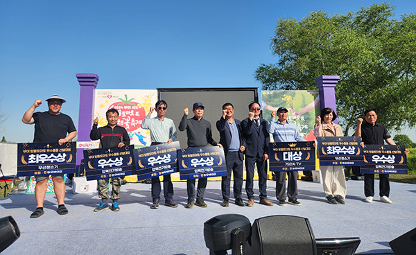농우바이오는 지난달 27일에 열린 부여 세도 방울토마토&유채꽃 축제 행사에서 ‘대추방울토마토 우수품종 선발대회’를 개최하고 시상식을 가졌다.