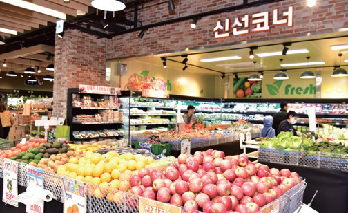 아산원예농협 하나로마트 모종점 농산코너 모습.