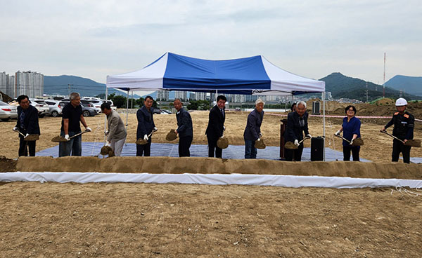 지난 20일 경남 김해 강동 일원에서 김해화훼유통센터 기공식 및 안전기원제가 열렸다.