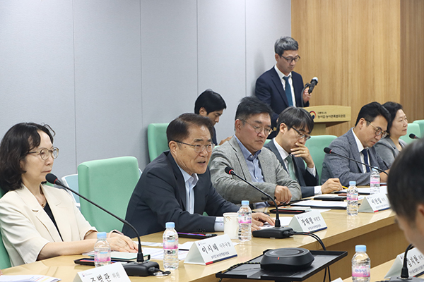 지난 18일 열린 바이오경제특별위원회 발족식 및 회의 모습.