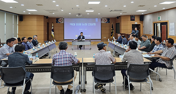 지난달 24일 개최된 역대 임원 농정 간담회에서 순천원예농협 채규선 조합장이 인사말을 하고 있다.