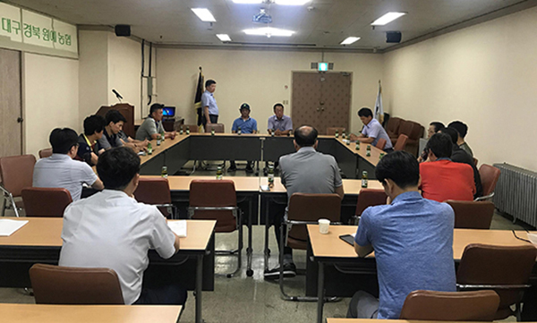 윤재근 조합장은 중도매인의 애로사항을 발굴하기 위해 중도매인과 수시로 간담회를 개최하고 있다.