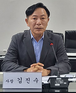 김진수 구리농수산물공사장이 내년도 주요업무에 대해 설명하고 있다.