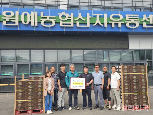 상주원예농협 배 공선회는 최근 지역 저소득 취약계층을 위해 배 100박스를 신흥동 행정복지센터에 기부했다.
