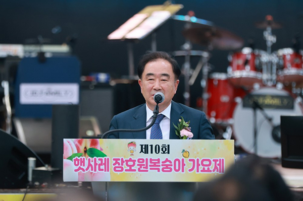 유재웅 조합장이 개회사를 하고 있다.