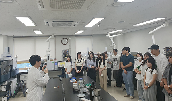 ‘첨단 분석기기를 활용한 농산물 등의 안전성 분석기술 체험 행사’를 실시했다.