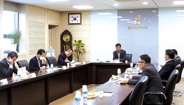 부산울산경남품목농협협의회는 지난 19일 울산원예농협 본점에서 정기 협의회를 가졌다.