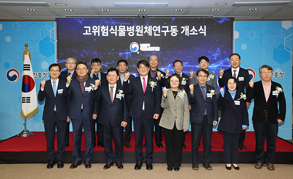 권재한 농촌진흥청장은 지난달 27일 전북 완주군 농촌진흥청 국립농업과학원에서 열린 고위험식물병원체연구동 개소식에서 개회사를 하고 있다.