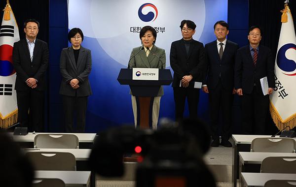 송미령 농식품부 장관이 일방 통과된 4개 쟁점 법률안에 대한 문제점을 설명하고 있다.