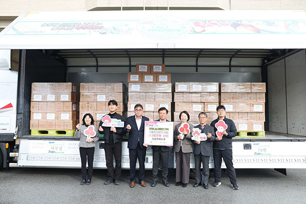 정읍원예농협은 지난 5일 정읍시에 건강세트 680상자를 전달했다.