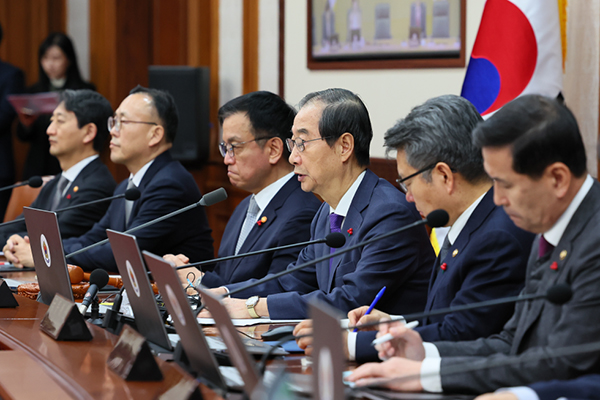 정부는 오늘 제56회 임시국무회의에서 12월 6일 정부로 이송된 양곡관리법 일부개정법률안 등 농업 4법에 대해 국회에 재의를 요구하기로 했다.