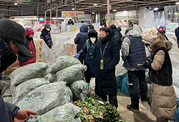 울산원예농협 공판장에서 경매가 진행 되고 있다.