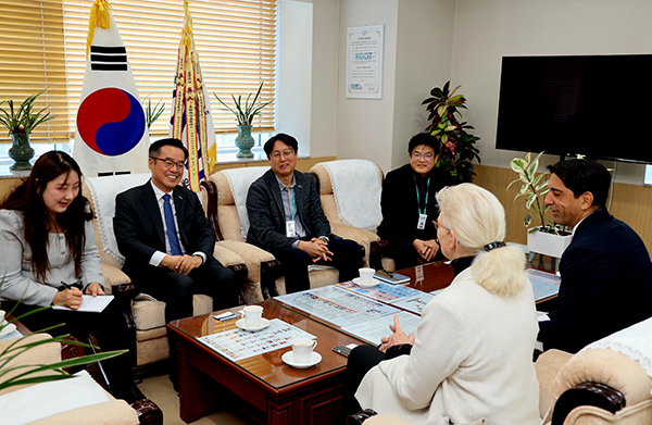 안호근 원장, Prins 회장 환담