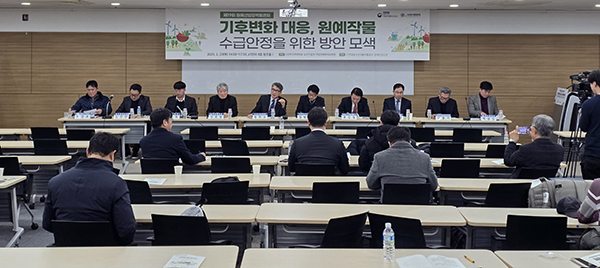 열띤 종합토론이 이뤄지고 있다.