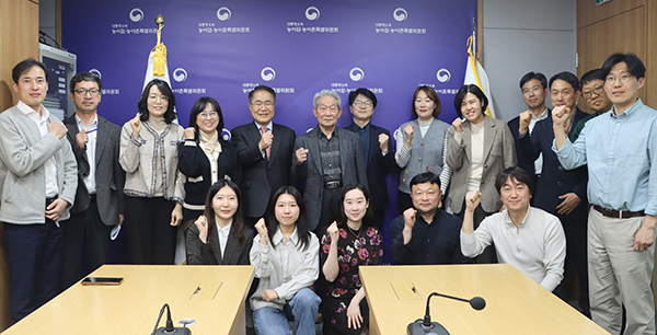 농어업위는 지난 3일 윤익로 전 한국과수농협연합회장을 초청해 과수산업 발전을 위한 토론회를 진행했다.
