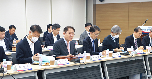 대통령소속 농어업·농어촌특별위원회는 지난 19일 제25차 본회의를 서울 aT 센터에서 개최했다.