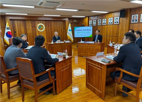 산림조합중앙회는 지난달 28일 청렴 고위직 협의체 회의를 열고 청렴 정책 추진 방향과 부패취약분야 발굴 방안에 대해 논의했다.