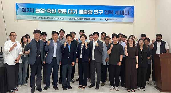 스마트 산지유통센터의 인공지능 선별 모습.